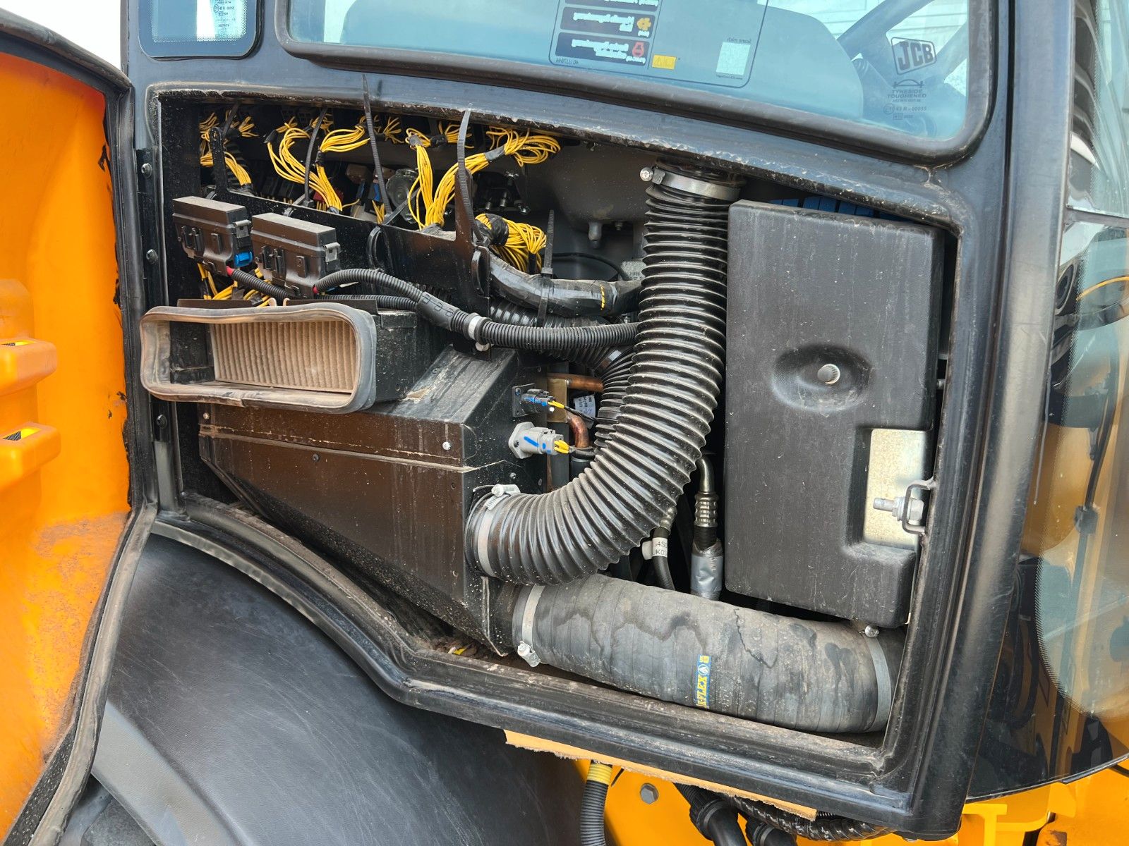 Fahrzeugabbildung JCB 409 SV / nur 2.496h / Klima Klappschaufel Gabel