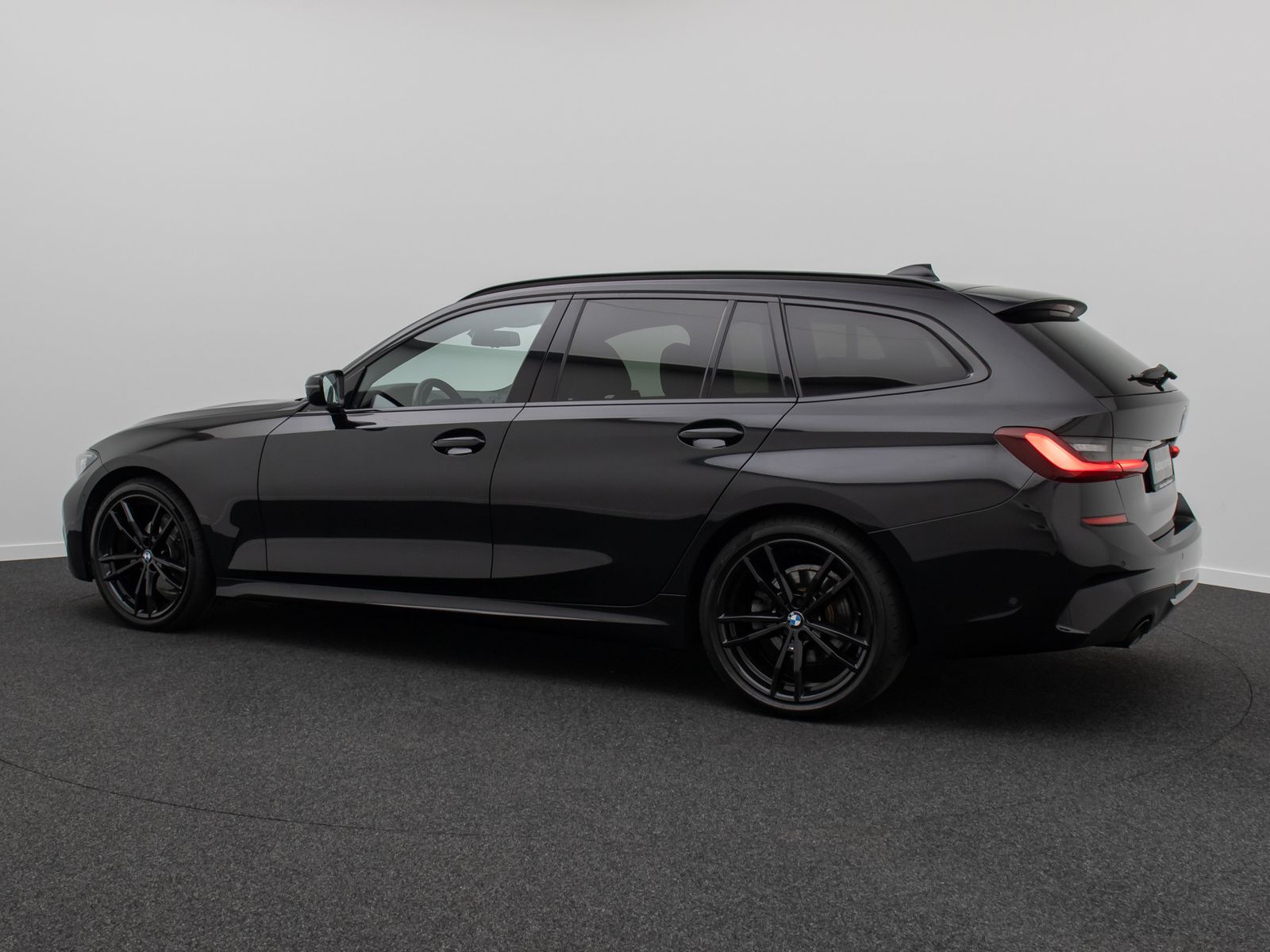 Fahrzeugabbildung BMW 320d xD M Sport Panorama Laser DAB AHK Alarm 19"