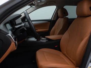 Fahrzeugabbildung BMW 530d Tour HUD ACC Kamera DAB  Komfortzugang