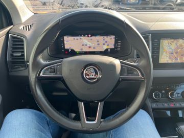 Fahrzeugabbildung SKODA Karoq DSG Drive 125 4x4 Virtuell Navi SHZ uvm.