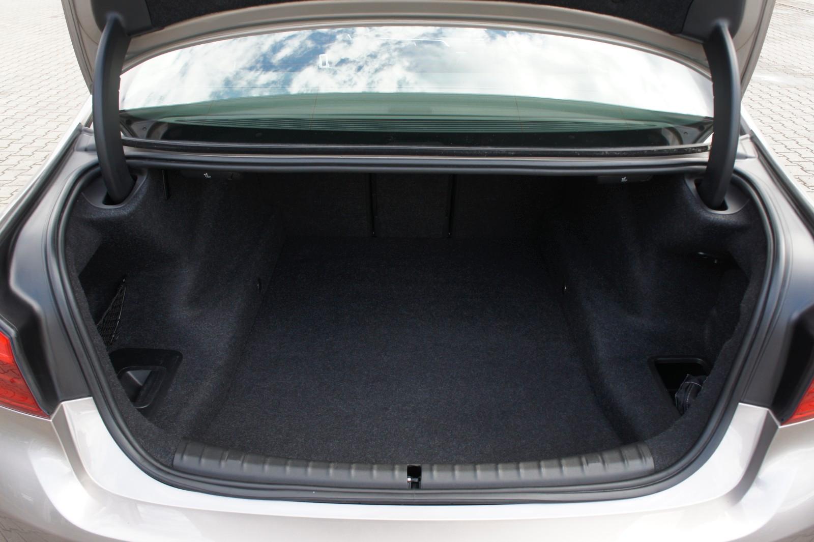 BMW 520d Limousine Luxury-Line *LED*NAVI*KAMERA*AHK*