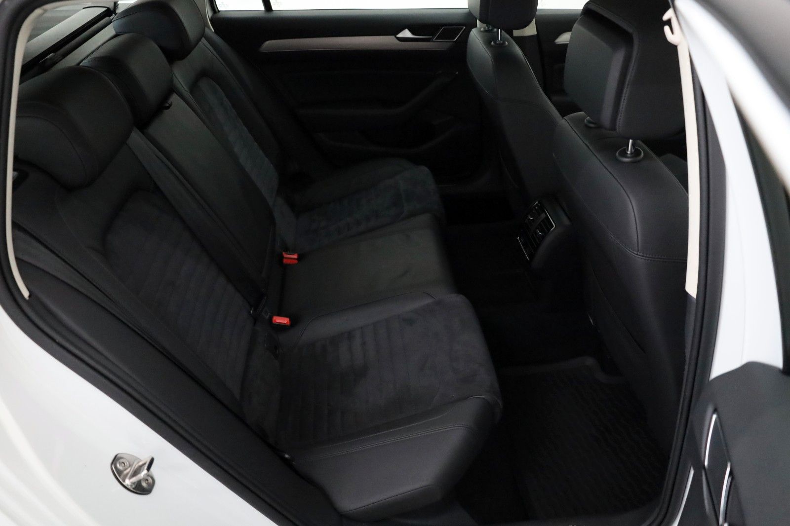 Fahrzeugabbildung Volkswagen Passat Variant Highline 4M,Navi,Kamer,ACC,AHK+WR