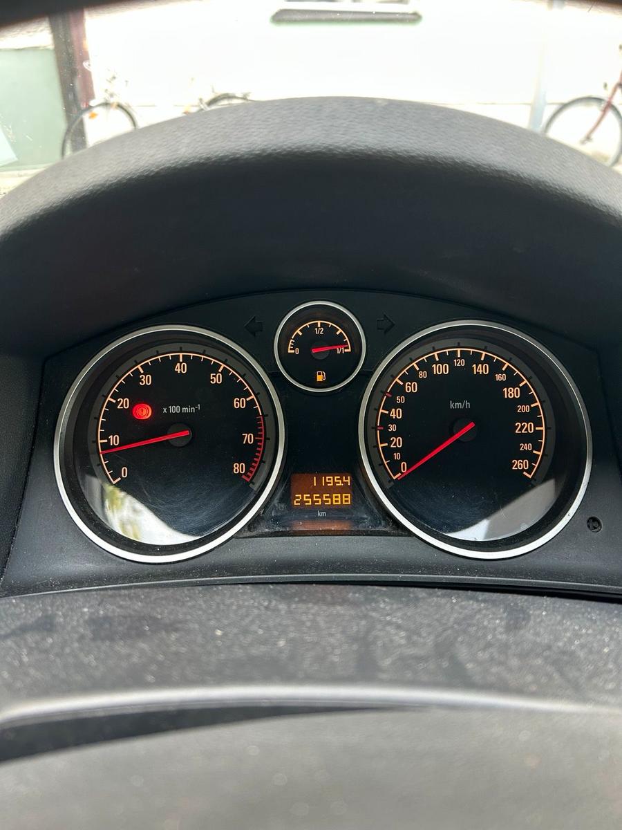 Opel Astra 2005 — photo 8