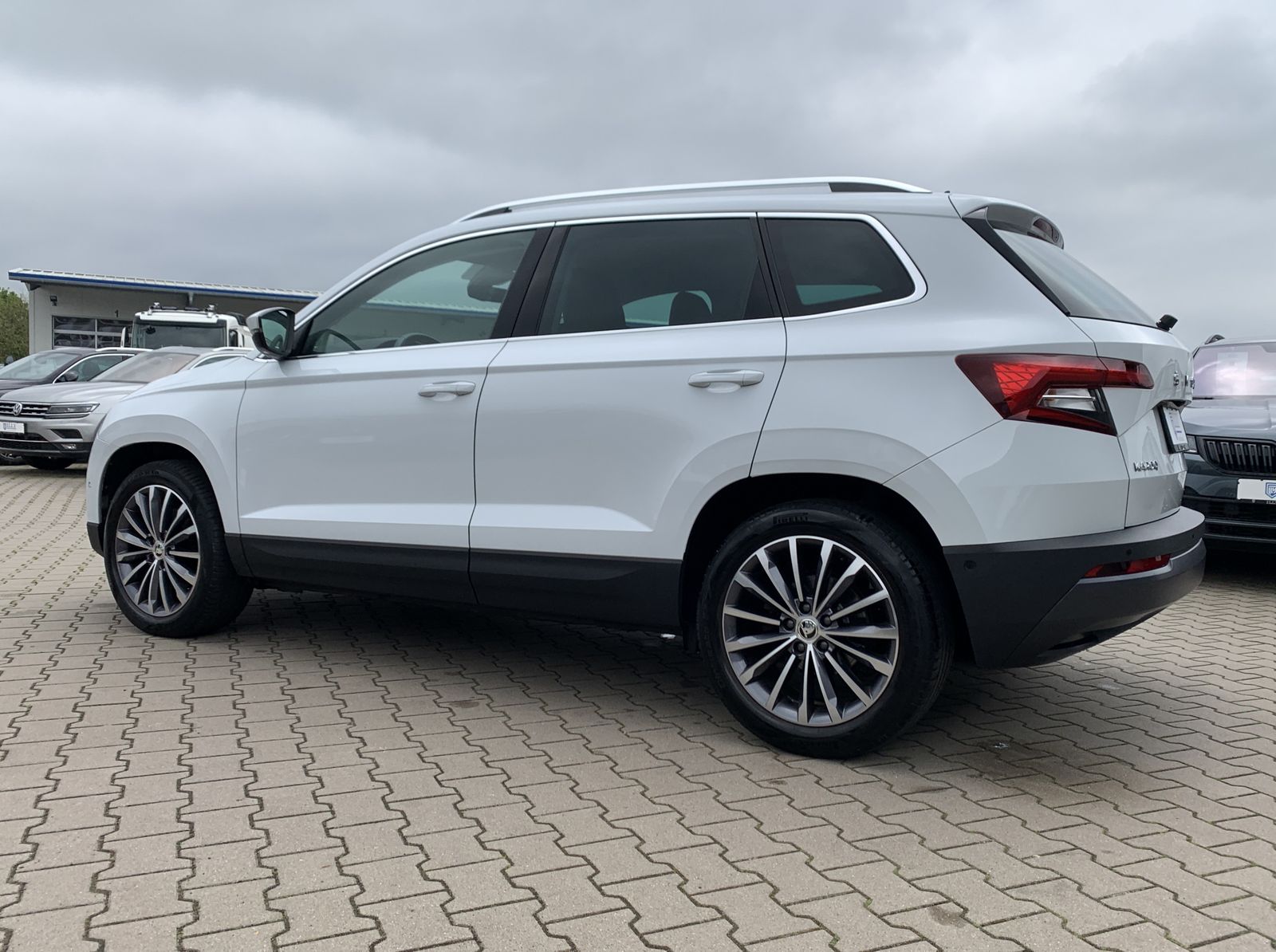 Fahrzeugabbildung SKODA Karoq 2.0 TDI*4x4*Alcantara*AHK*STHZ*CANTON*Cam*