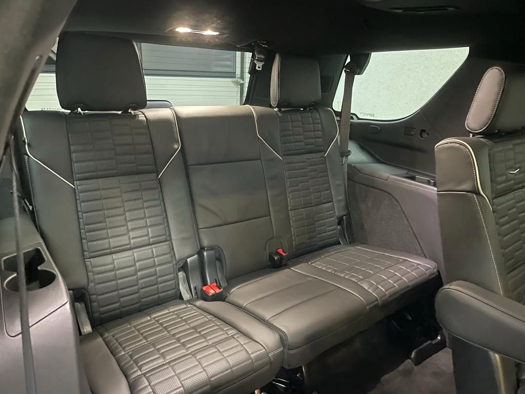 Fahrzeugabbildung Cadillac ESCALADE SPORT-PLATINUM 6.2 V8 -NIGHT VISiON 3 J