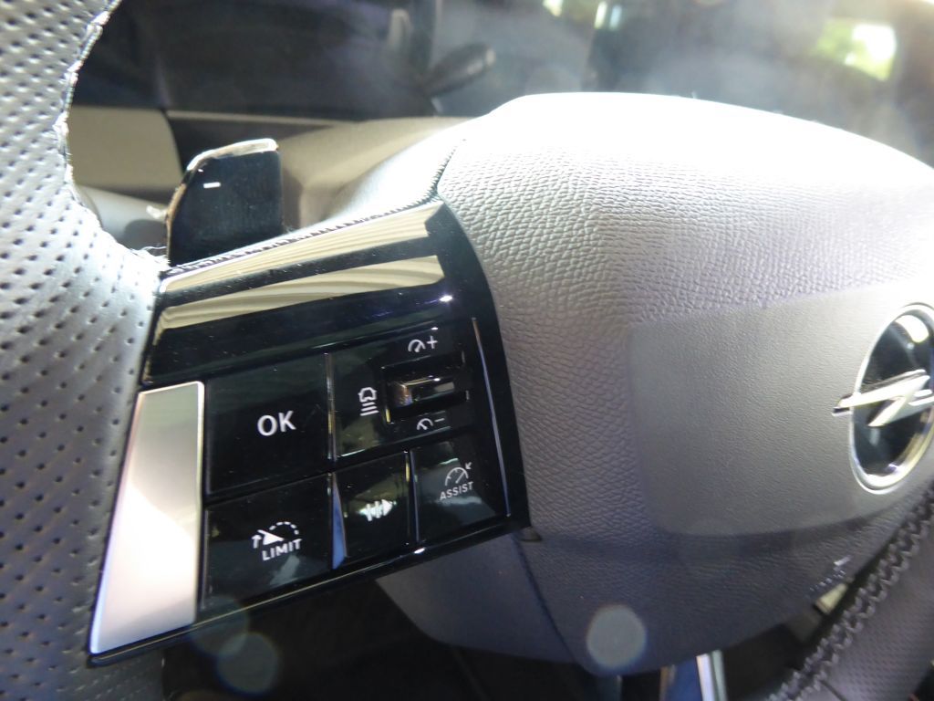 Fahrzeugabbildung Opel Astra Ultimate 1.2 Turbo Aut.+Panorama+LED+HUD+