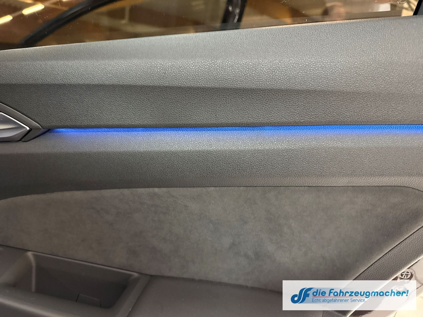 Fahrzeugabbildung Volkswagen Golf VIII GTI Navi Digitales Cockpit LED Sperrdi