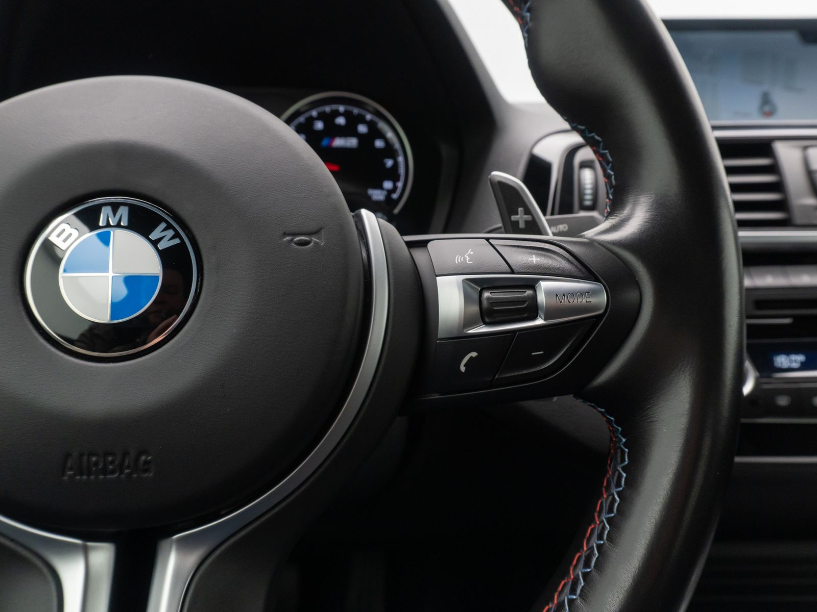 Fahrzeugabbildung BMW M2 Competition M Driver´s Kamera NaviPro 19Zoll