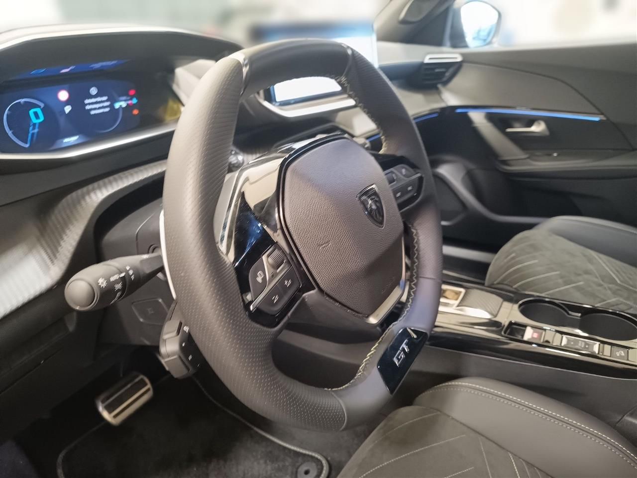 Fahrzeugabbildung Peugeot 2008 Hybrid GT+Navi+Sitzheizung+Sitzheizung