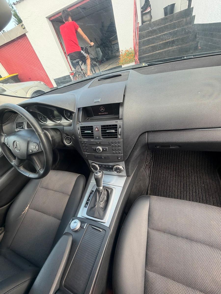 Mercedes-Benz C180 2010 — photo 6