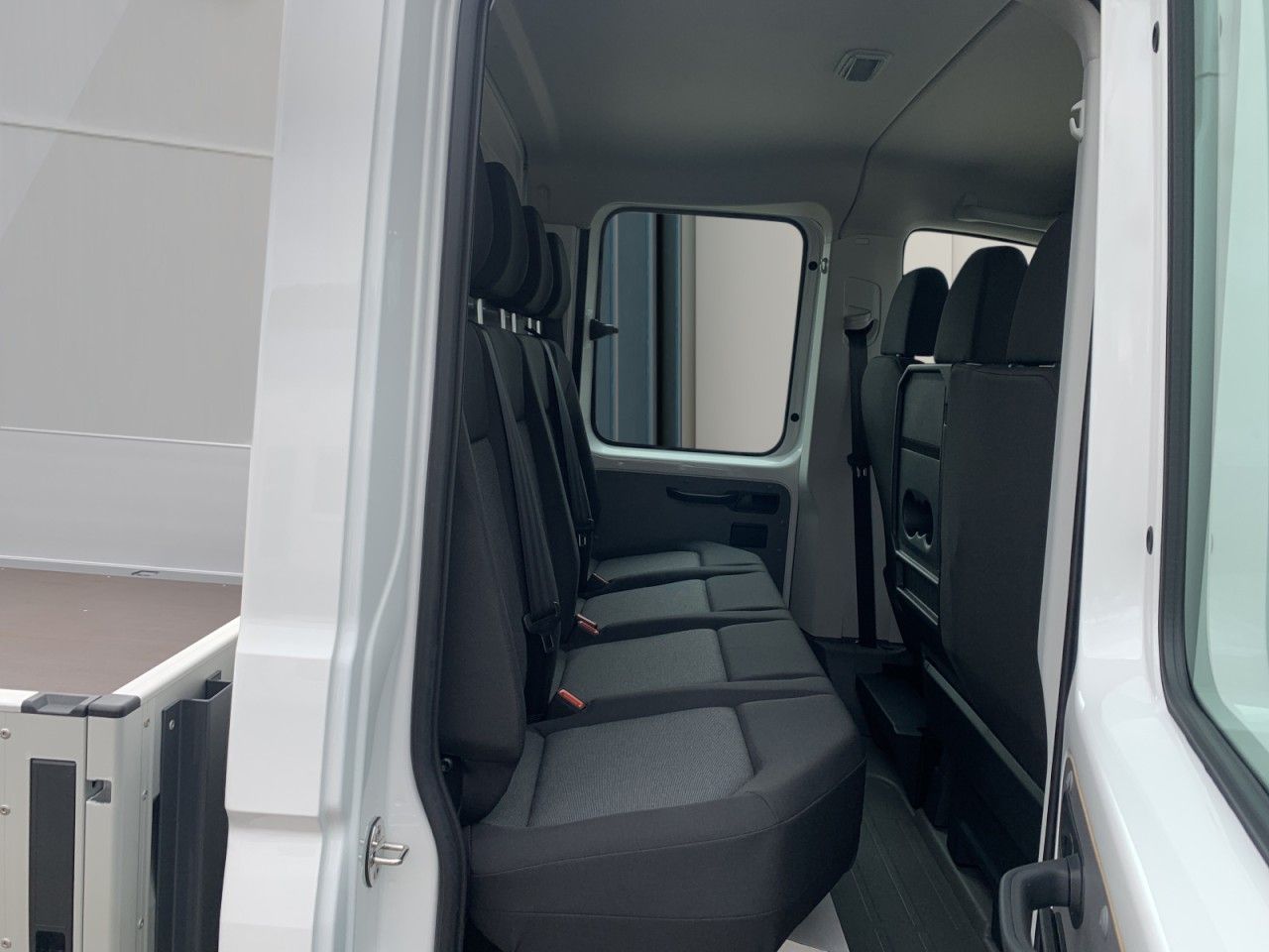 Fahrzeugabbildung Volkswagen Crafter 35 DOKA Pritsche LR 2.0 TDI+KLIMA+7-SITZ