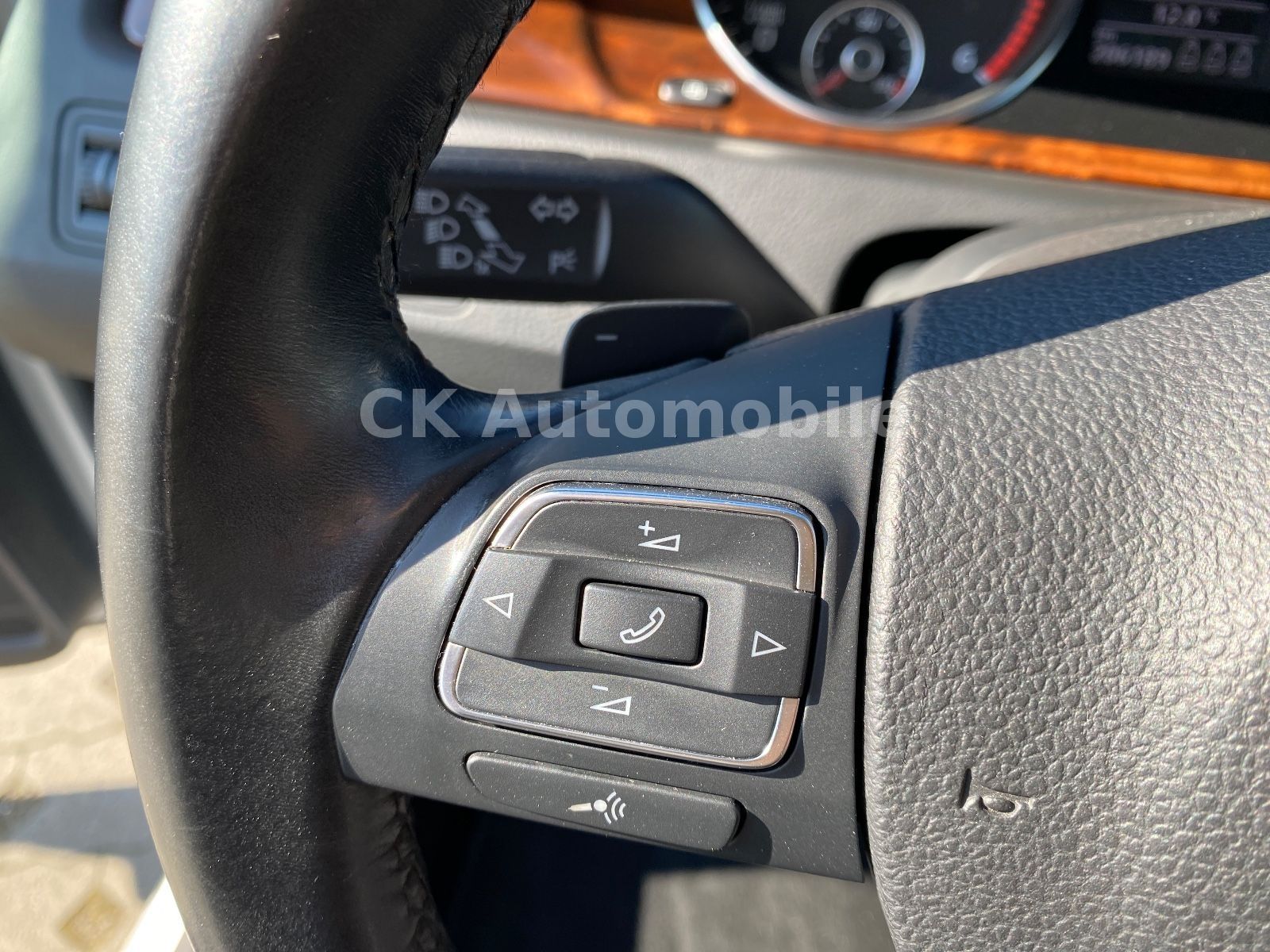 Fahrzeugabbildung Volkswagen Passat Variant Comfortline BM/DSG/Navi/Bi-Xenon