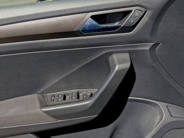 Volkswagen T-Roc - 8