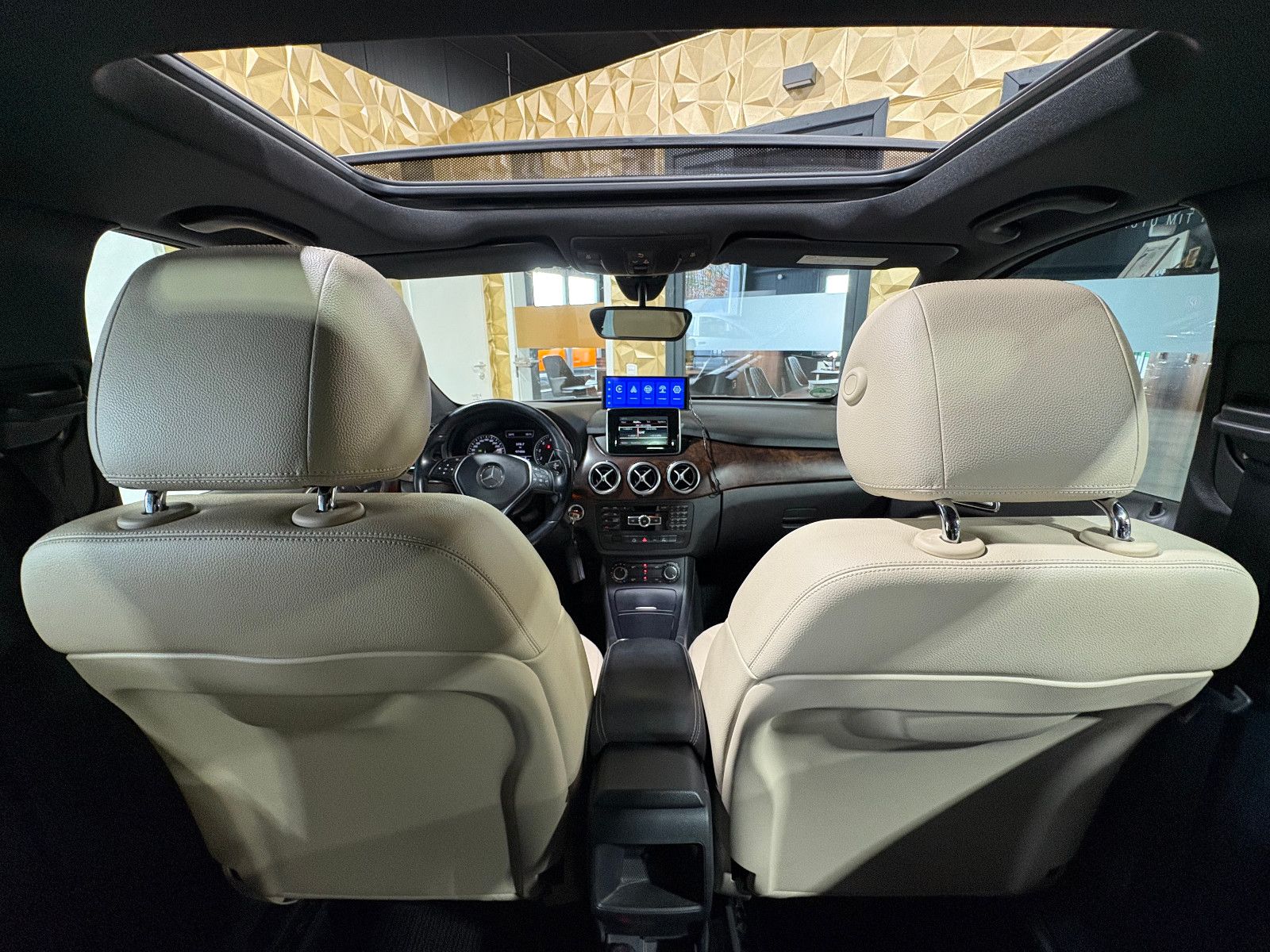 Fahrzeugabbildung Mercedes-Benz B 200/PANO/MEMORY/KLIMA/CAR-PLAY/2.HAND/KAMERA