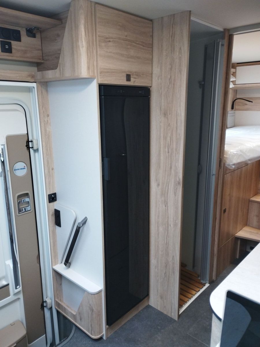 Fahrzeugabbildung Eura Mobil Integra Line IL 720 EF SAT, SOLAR, LUFTFEDERUNG