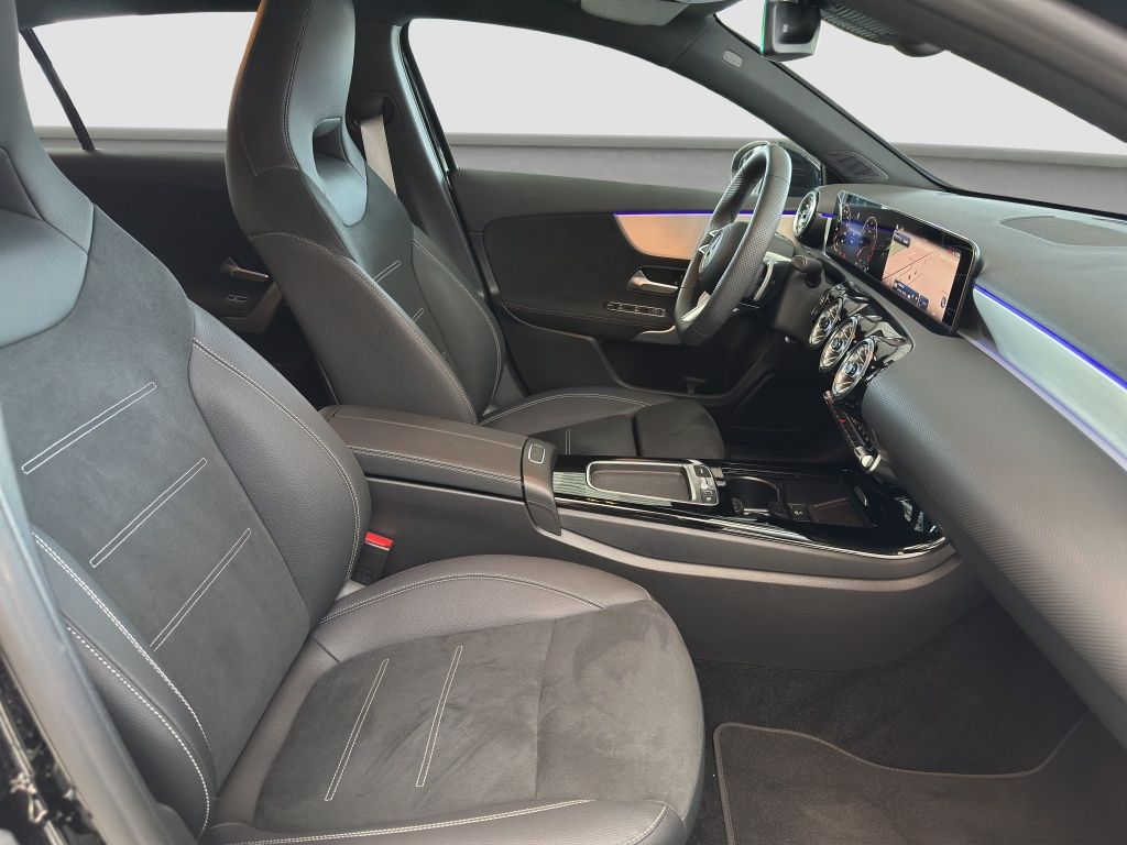 Fahrzeugabbildung Mercedes-Benz A 200 AMG Line AMG*Night*Navi*PDC*ParkAss*RFK