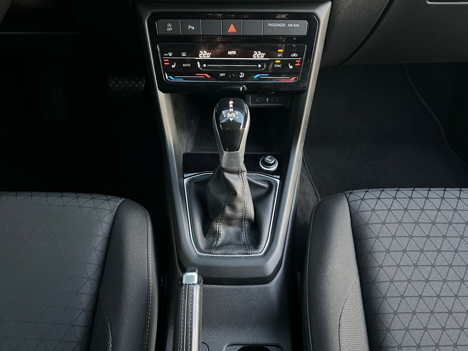 Fahrzeugabbildung Volkswagen T-Cross Life 1.0 TSI DSG *Klima, Einparkhilfe, 1