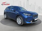 BMW iX1 30 xDrive AHK PanoDach ACC HUD - blaue BMW iX1