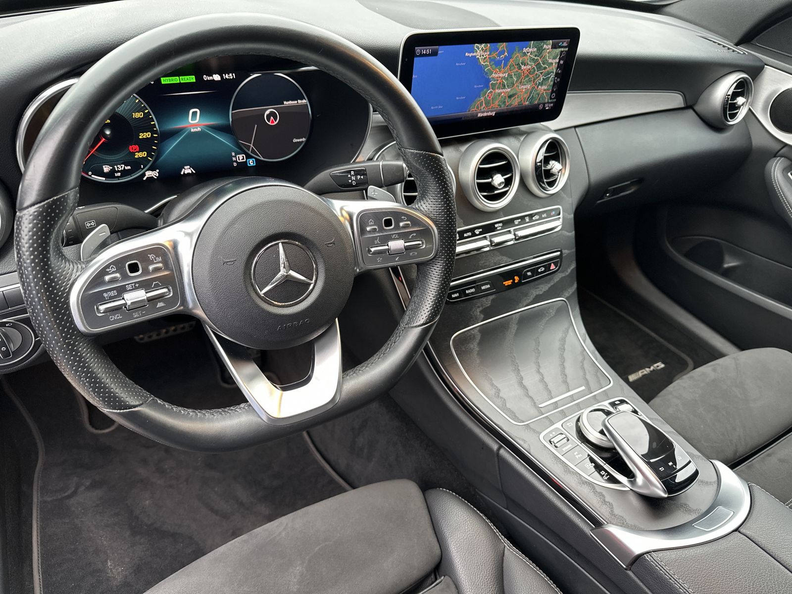 Fahrzeugabbildung Mercedes-Benz C 300e AMG-Line NAV+LED+CARPLAY+WIDESCREEN+DAB