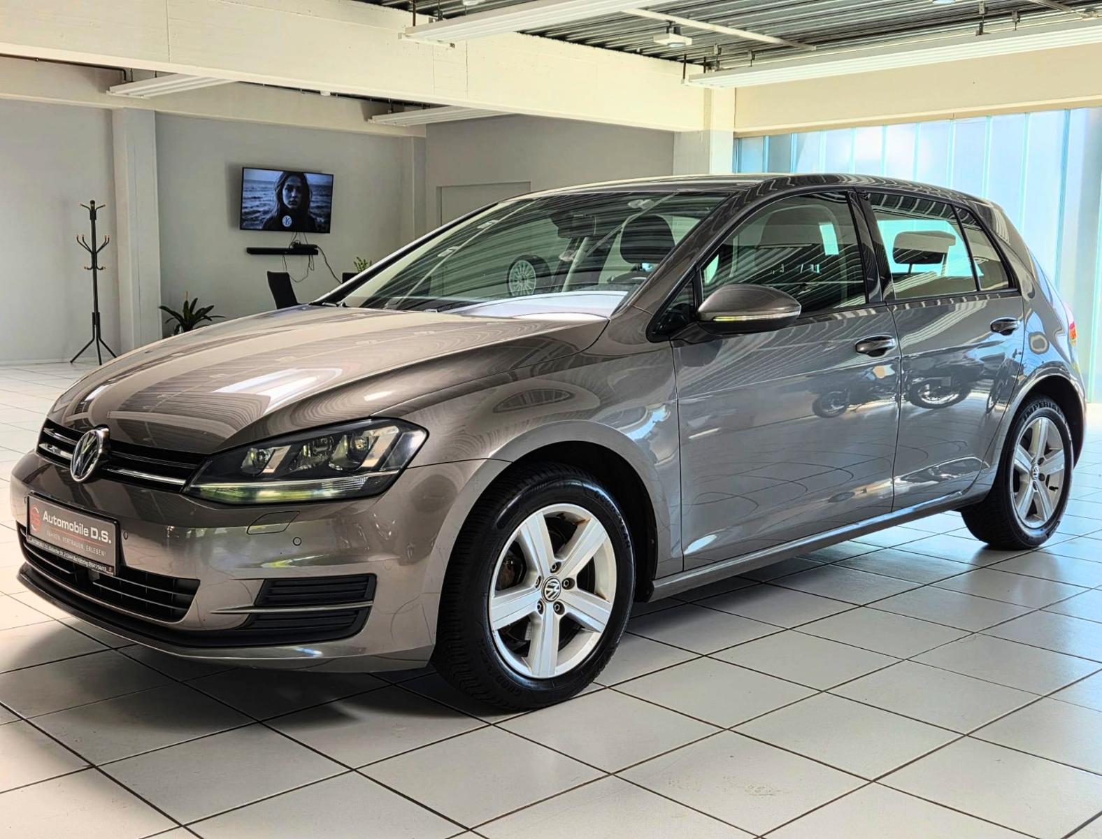 Volkswagen Golf VII Lim. +ACC+ +XENON+ +PDC+ +2.HAND+