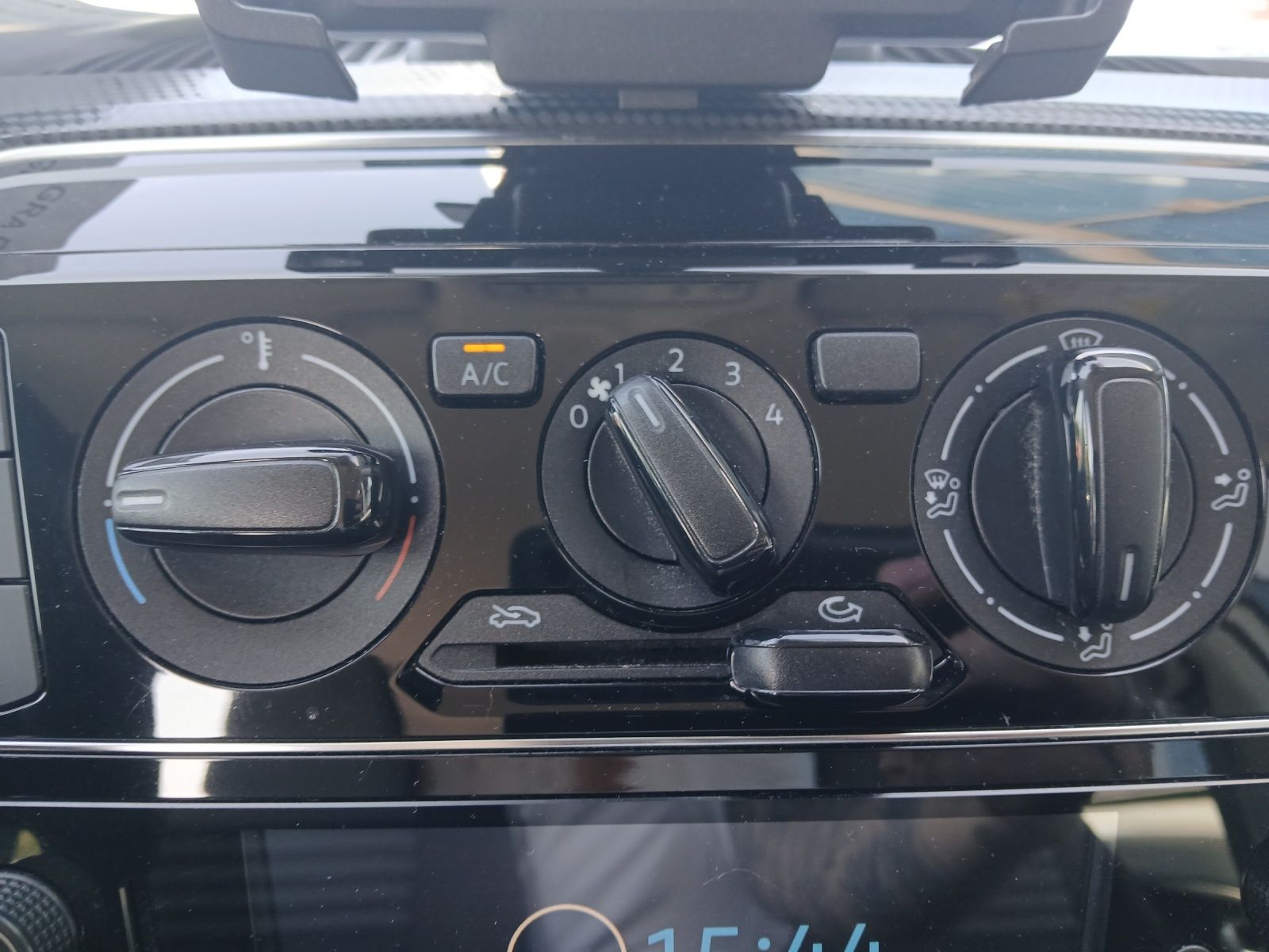 Fahrzeugabbildung Volkswagen up! Klima DAB GRA PDC SH