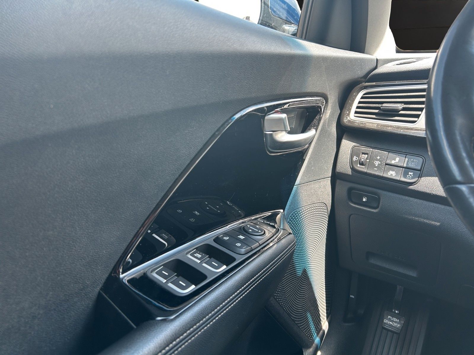 Fahrzeugabbildung Kia Niro Vision Hybrid /Automatik/NAvi/Kamara