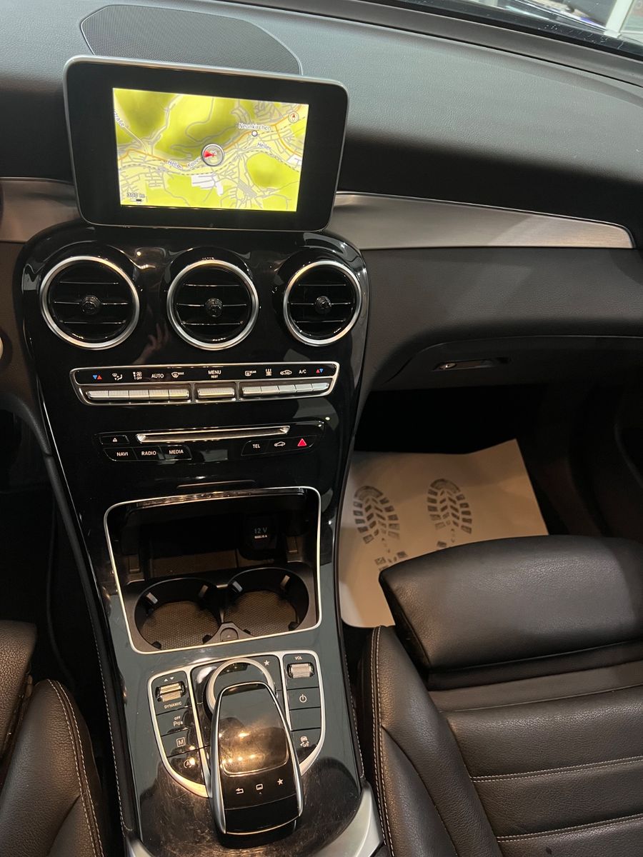 Fahrzeugabbildung Mercedes-Benz GLC 250 d 4Matic *LEDER*NAVI*SITZHEIZUNG*LED*