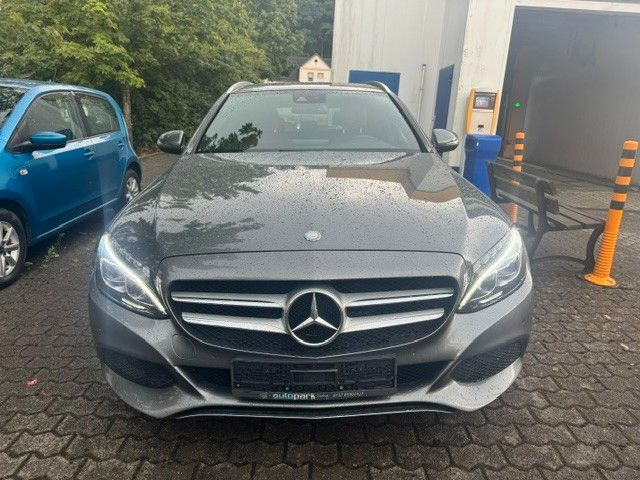 Fahrzeugabbildung Mercedes-Benz C 250  DESIGNO BlueTec / d 4Matic PANO LED LEDER