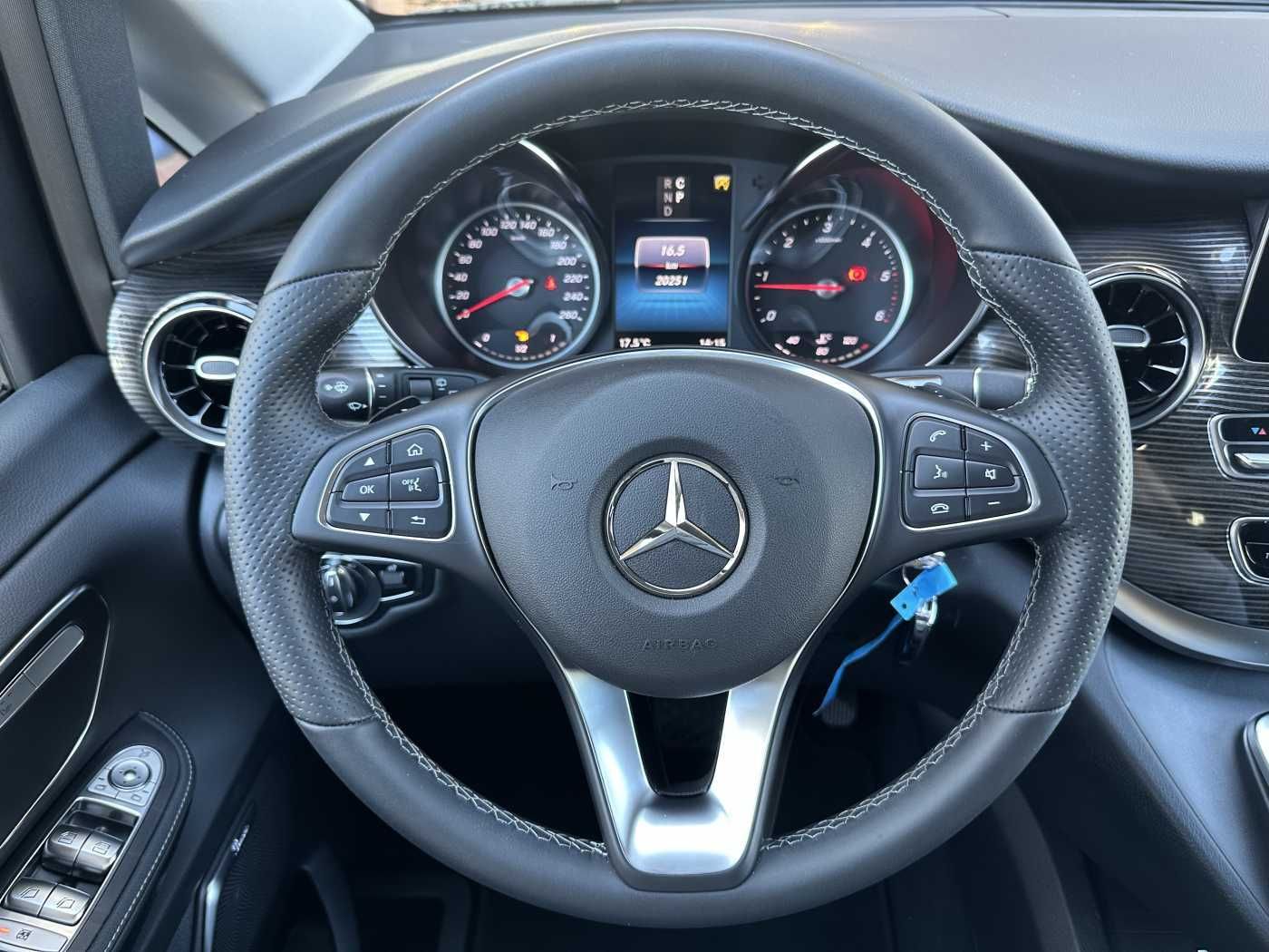 Fahrzeugabbildung Mercedes-Benz V 300 d AVA ED 4MATIC AHK2,5to Standheiz 360Kam