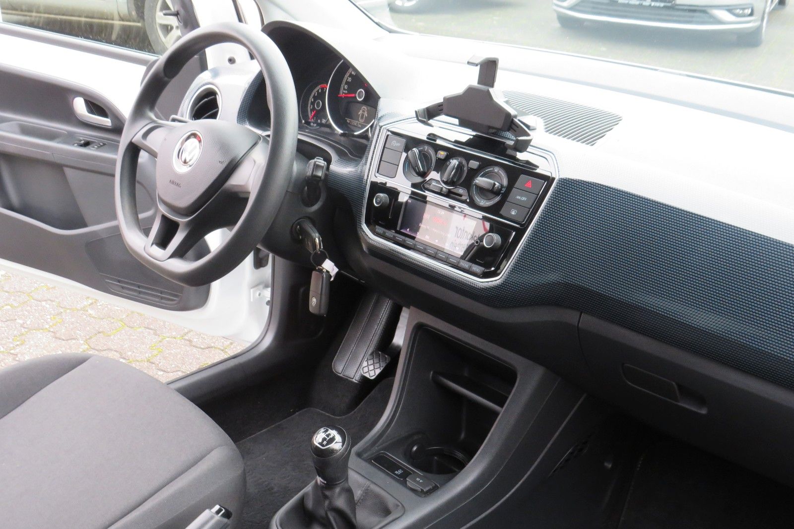 Fahrzeugabbildung Volkswagen up! KLIMA TELVOR MAPS&MORE TELVOR. 1.HD