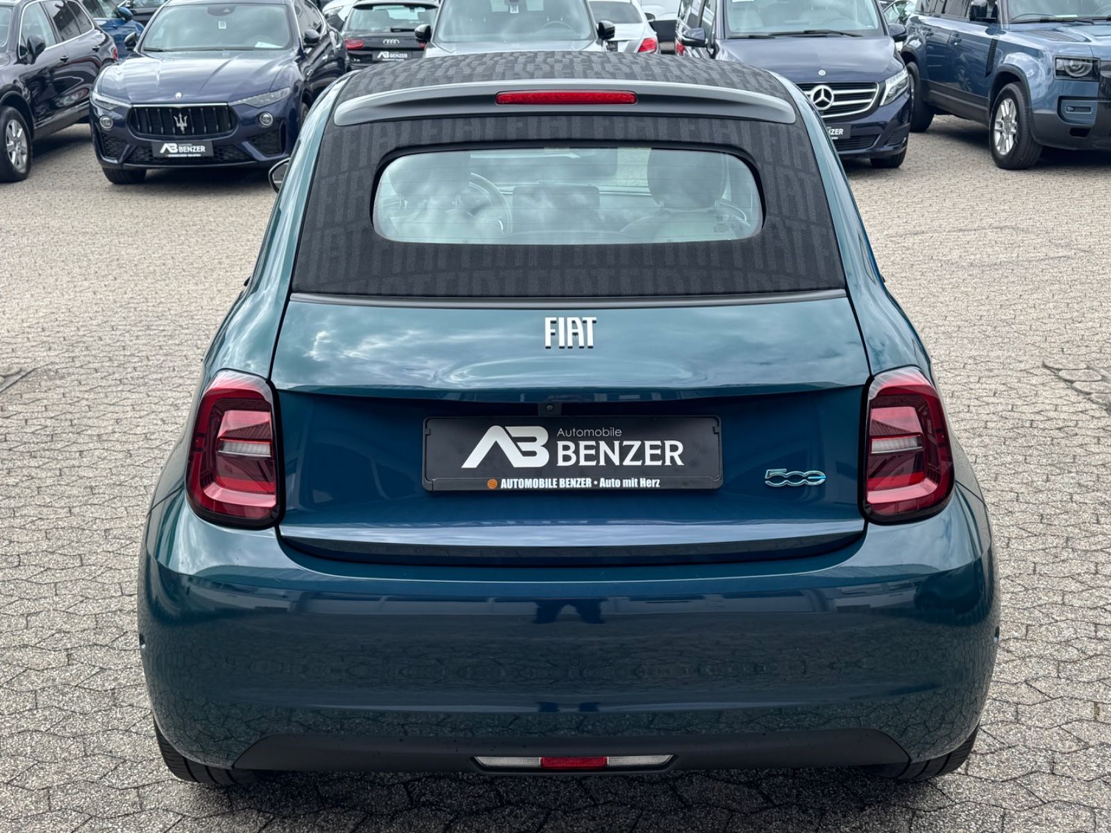 Fahrzeugabbildung Fiat 500 e La Prima/Leder/LED/R-Cam/ACC/Navi/SHZ