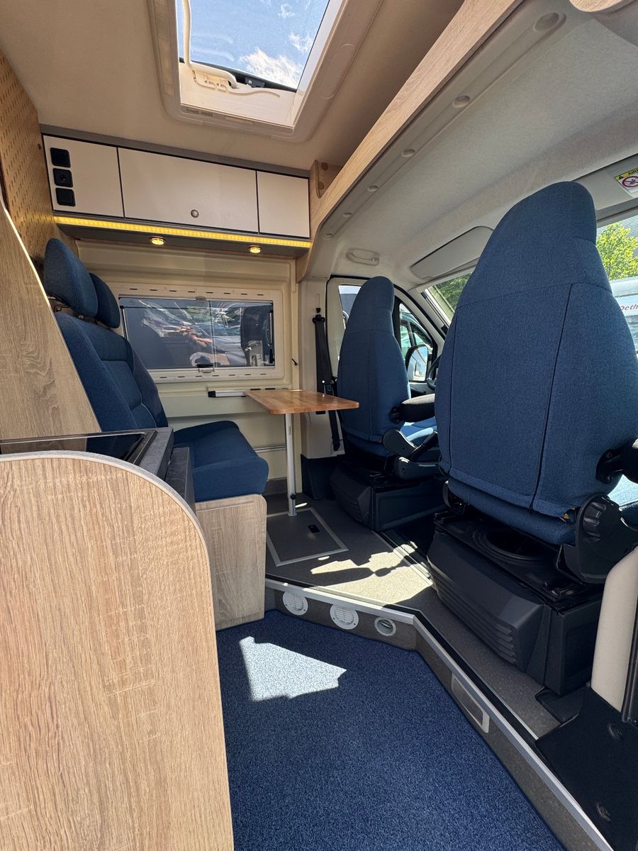 Vehicle image Pössl RUNNER 636 INDIVIDUAL ROOM CLIMATE AHK