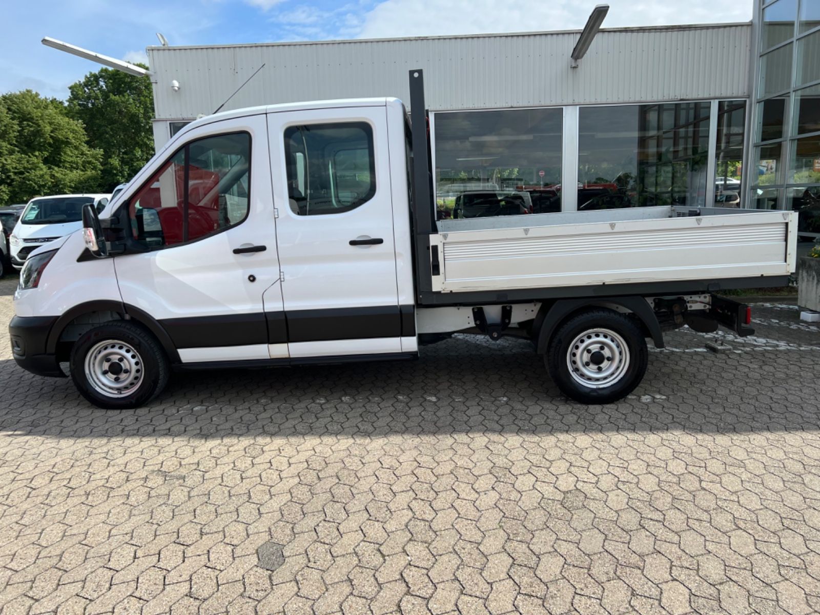 Fahrzeugabbildung Ford Transit Pritsche 350 L2 Doppelkabine*Allrad*