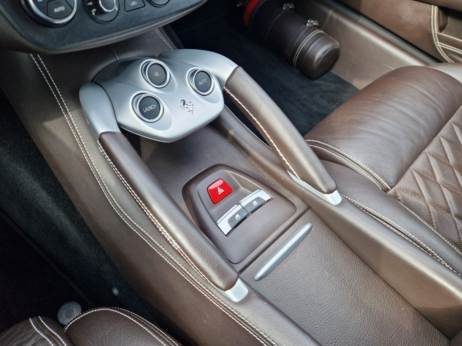 Fahrzeugabbildung Ferrari FF*dt. Auto*Lift*Carbon*Sitzbelüftung*Display*