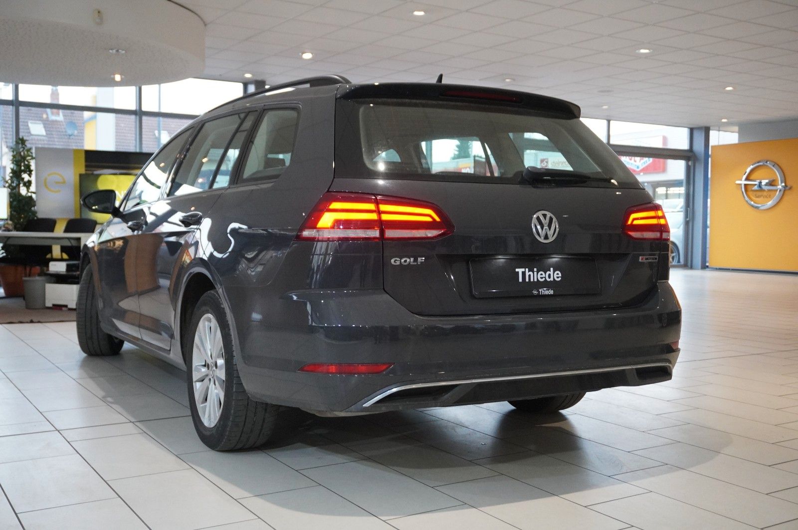 Fahrzeugabbildung Volkswagen Golf VII VARI. 2.0D COMFORT. 4M NAVI/KAMERA/AHK