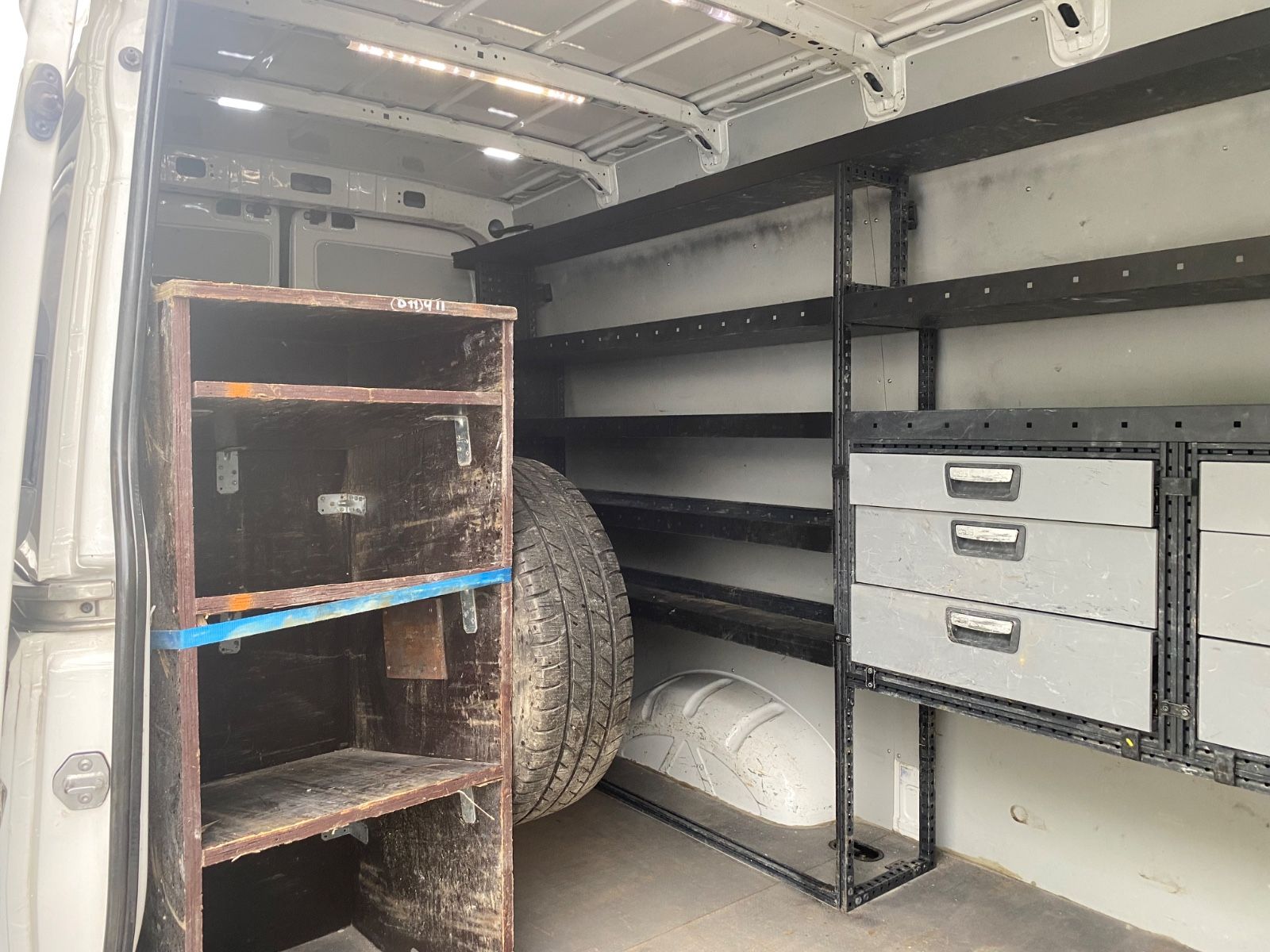 Fahrzeugabbildung Volkswagen Crafter Kasten L3H2,AHK-3500t,Regal,Garantie