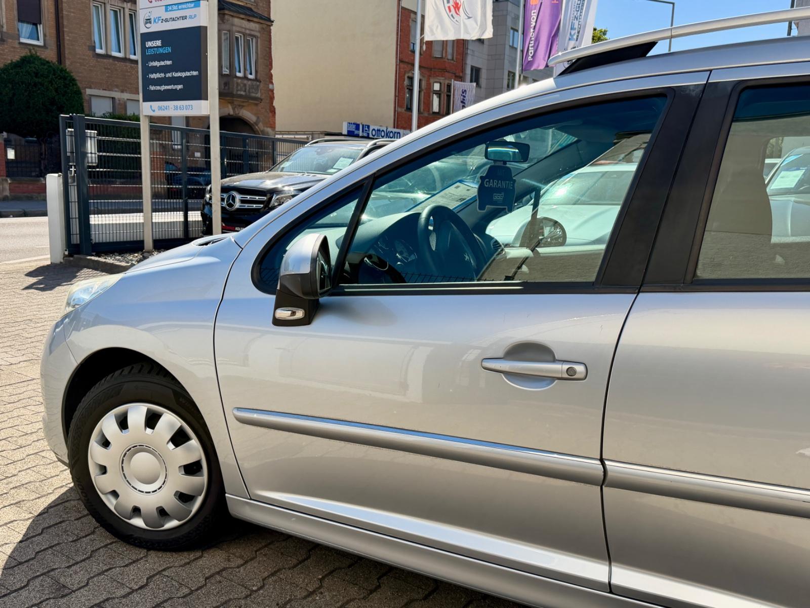 Peugeot 207 2011 — photo 11