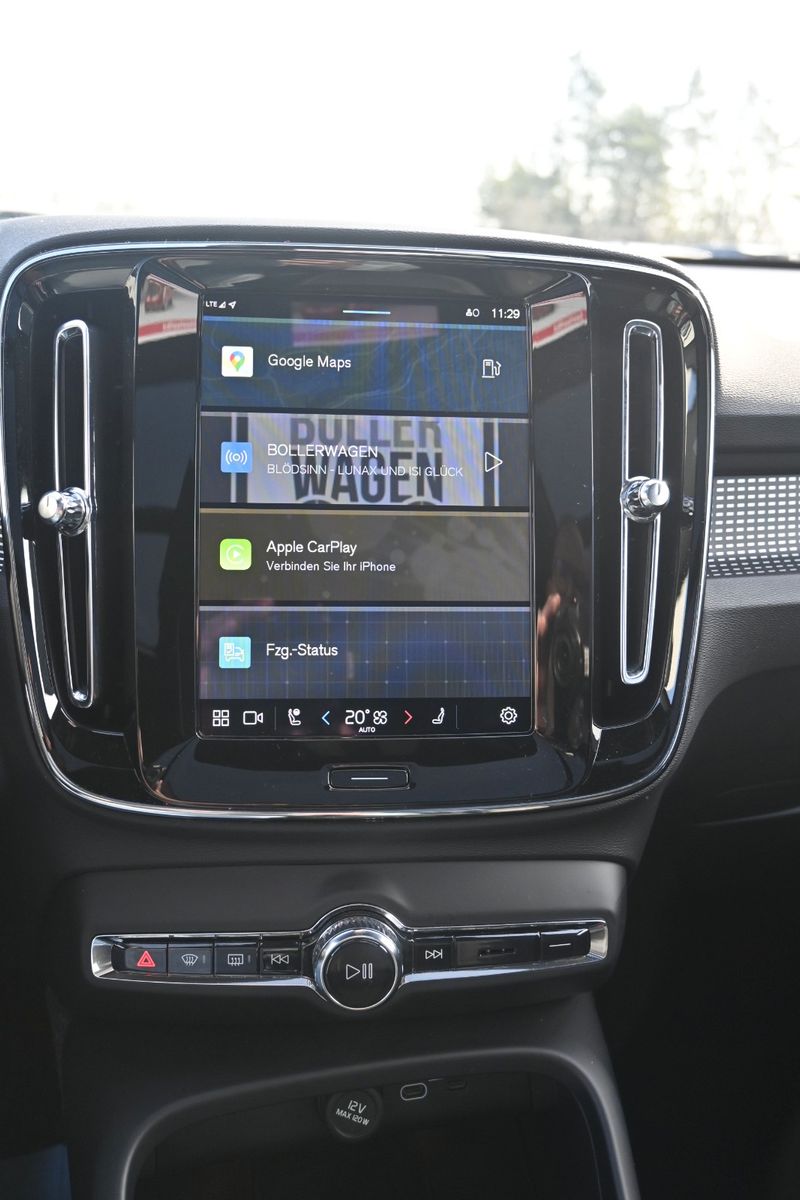 Fahrzeugabbildung Volvo XC40 B3 Plus Black Edition *360°*ACC*NAV*LED*PAN