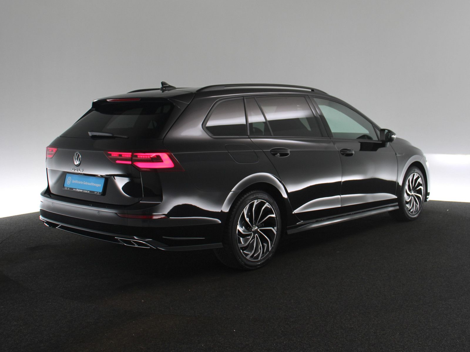 Volkswagen Golf VIII 2.0 TDI R-Line AHK MATRIX-LED PANO ACC foto 5