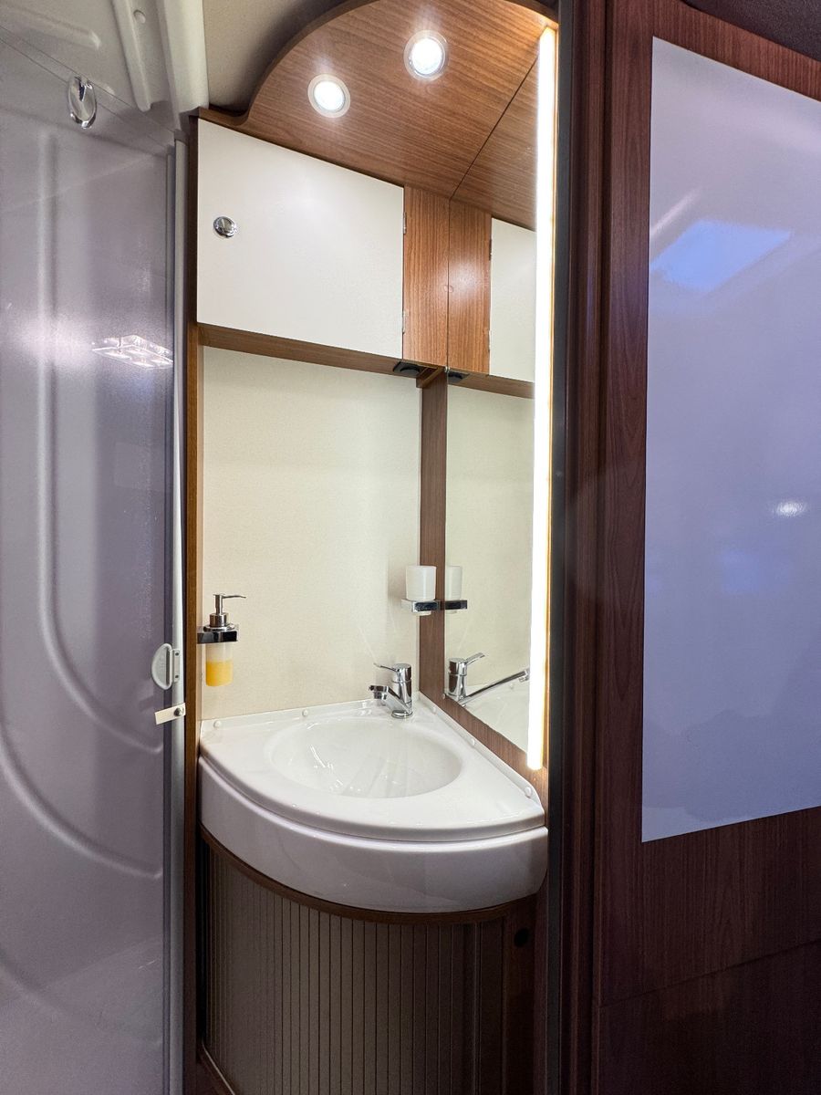 Fahrzeugabbildung Eura Mobil PROFILA RS 670 SB SAT HUBBETT LOUNGE PAKET LEDER