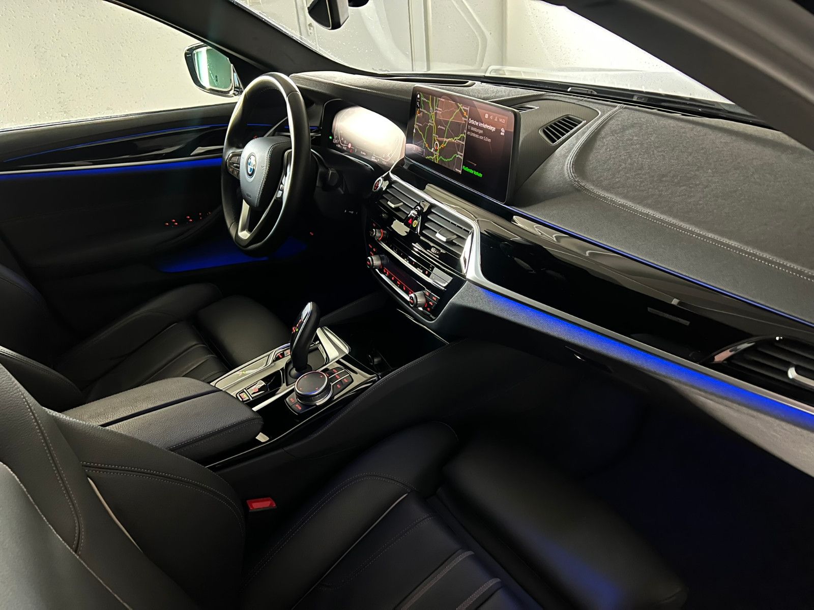 Fahrzeugabbildung BMW 530 d xDrive Luxury Line/DAB/HuD/LASER/19% MwSt.