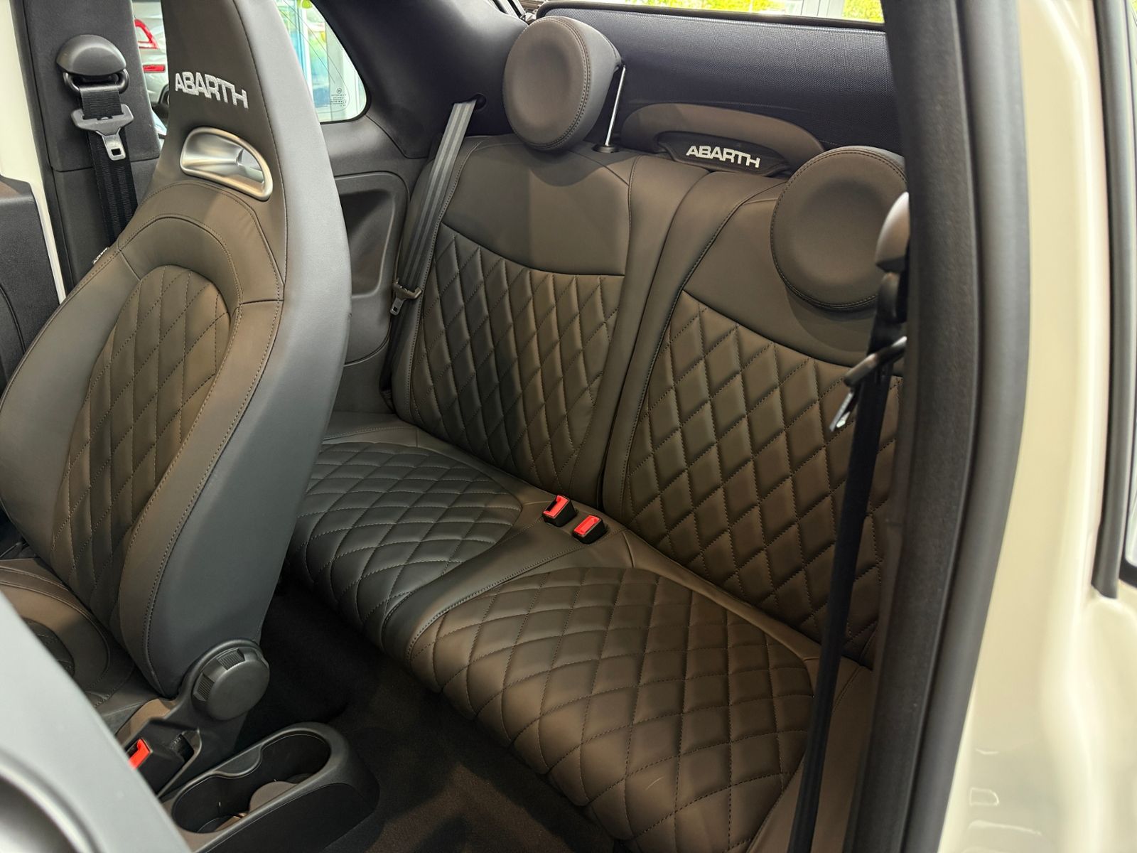 Fahrzeugabbildung Abarth 695C 695 C SHZ BEATS NAVI LEDER