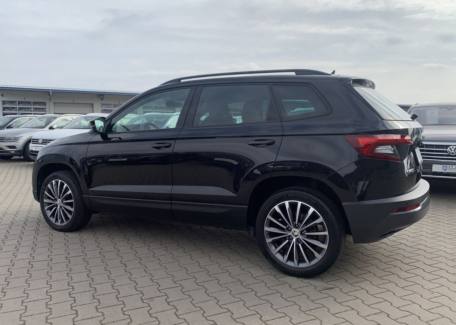 Fahrzeugabbildung SKODA Karoq 2.0 TDI*Style*LED*Navi*Pano*STHZ*CANTON*