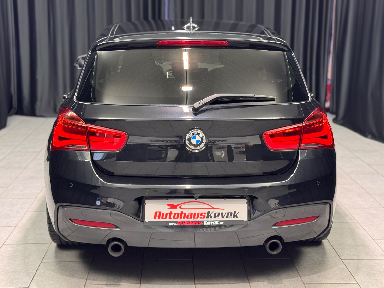 Fahrzeugabbildung BMW M135i xDrive|H&K|LED|KAMERA|VOLL|DEUTSCHES FZG