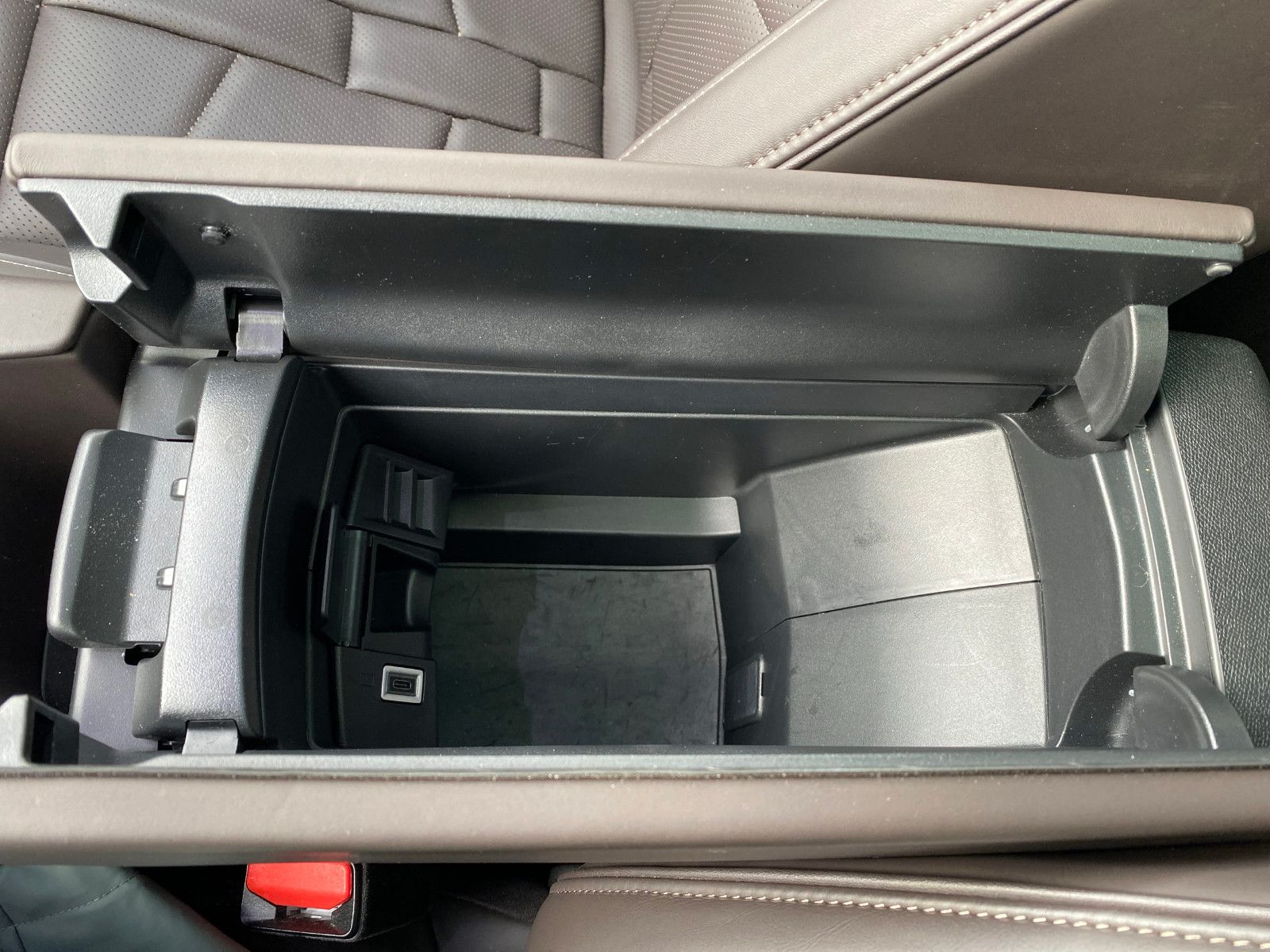 Fahrzeugabbildung DS Automobiles DS4 PT130 Autom. OPERA *Schiebedach*Leder*360°Ca