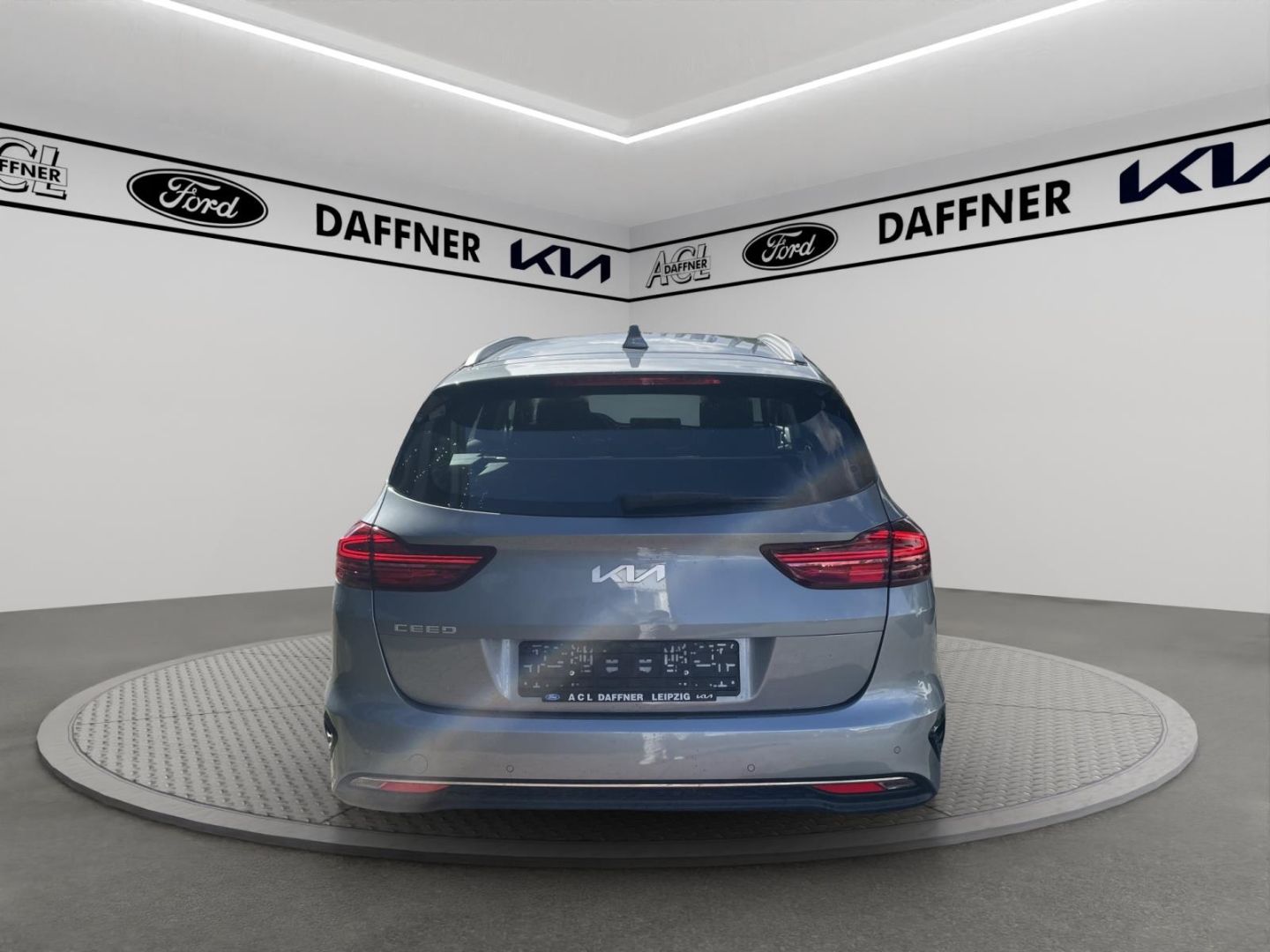 Fahrzeugabbildung Kia Ceed_sw Vision Kamera LIM VerkehrszeichenERK DAB