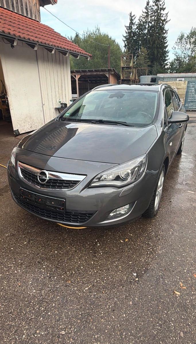 Opel Astra, 2011
