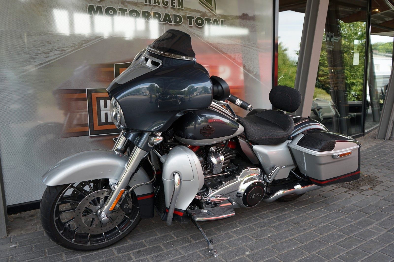 Fahrzeugabbildung Harley-Davidson Street Glide 117 CVO-Neuwertig-Wilbers