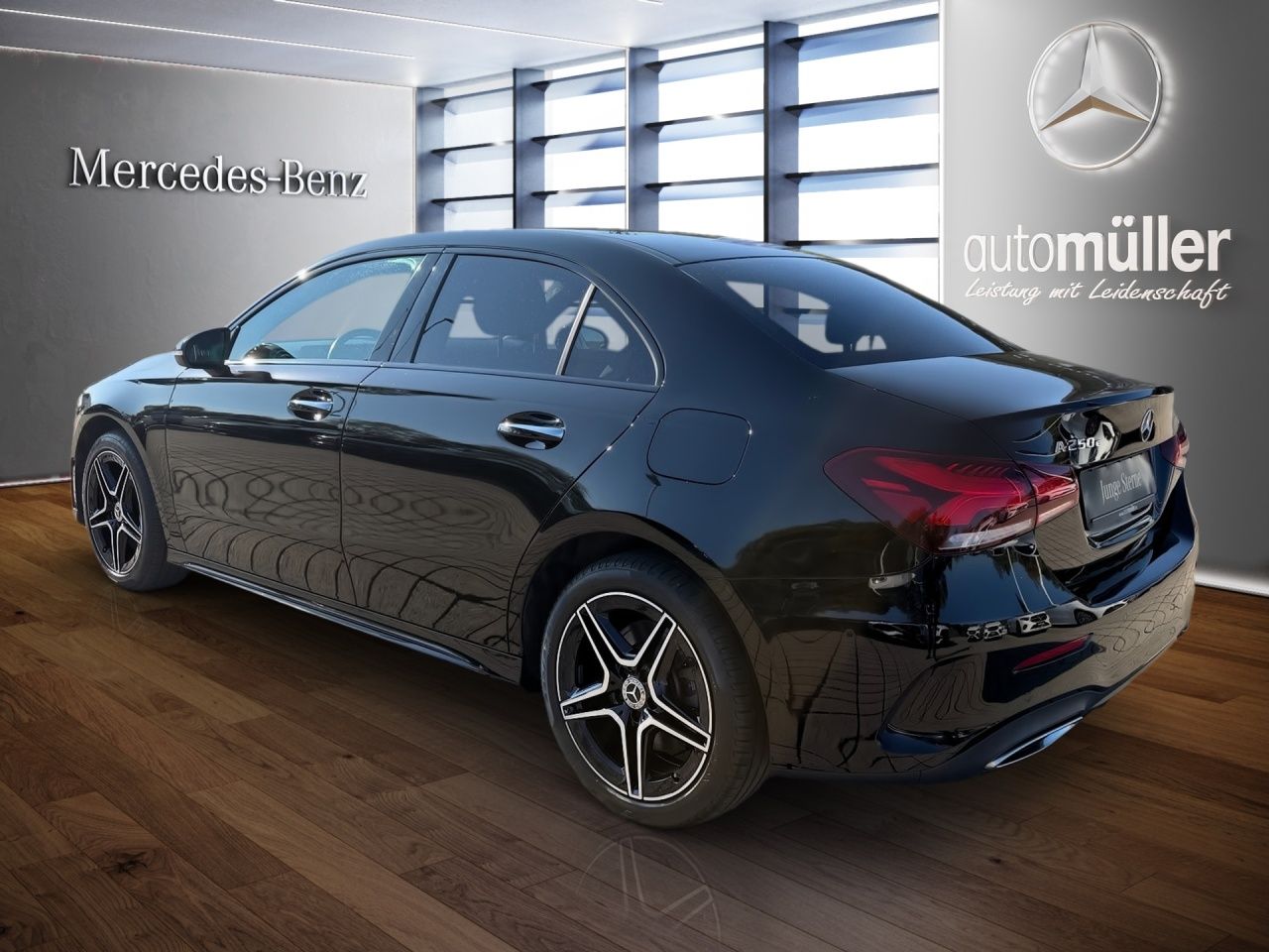 Fahrzeugabbildung Mercedes-Benz A 250 e Limousine AMG+NIGHT+MULTIBEAM+STNDHZ+++