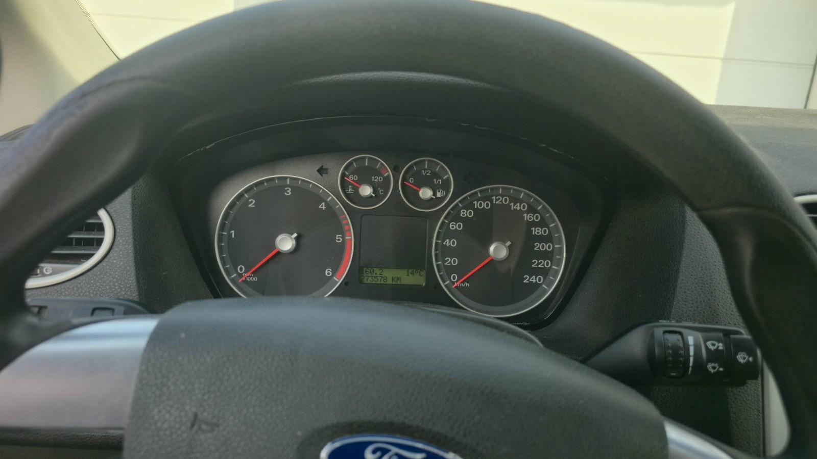 Ford Focus 2006 — вигляд ззаду